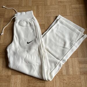 Nike Sportswear Phoenix High Waisted Wide Leg Sweatpants